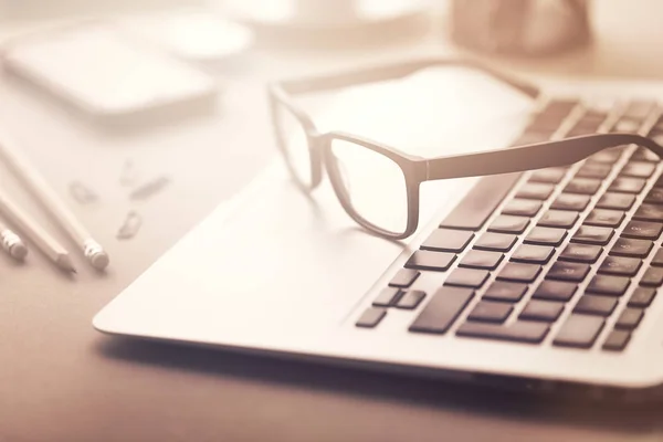 Closeup of eyeglasses on laptop — Stock Photo, Image