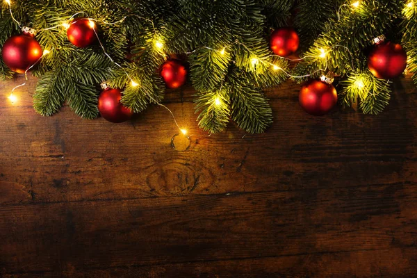 Ramas de árbol de Navidad con bolas — Foto de Stock