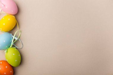 Dekoratif renkli Paskalya yumurtaları