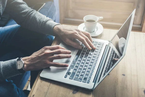 Crop person typing on laptop — Stock Photo, Image