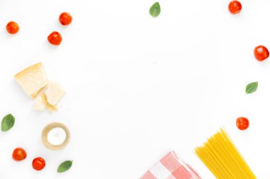 Düzenlenmiş malzemeler lezzetli makarna için