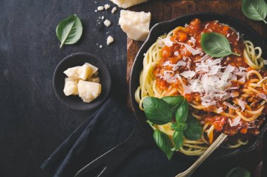 Makarna ile kızartma tavası