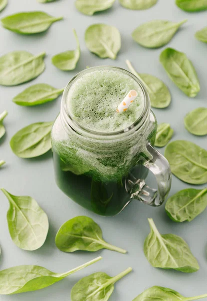 Refreshing green drink in jar — Stock Photo, Image