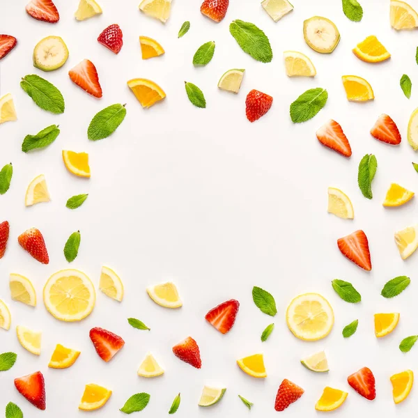 Seamless Background Slices Fresh Citrus Strawberry Composition Banana Mint Leaves — Stock Photo, Image