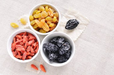 Kuru erik, Kuru üzüm ve kuru goji berry