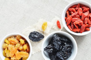 Kuru erik, Kuru üzüm ve kurutulmuş goji berry