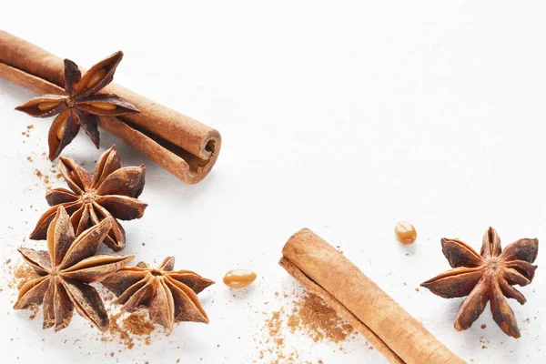 Anise star with cinnamon stick background — Stock Photo, Image