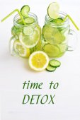 Detox citrusových plodů okurky vody