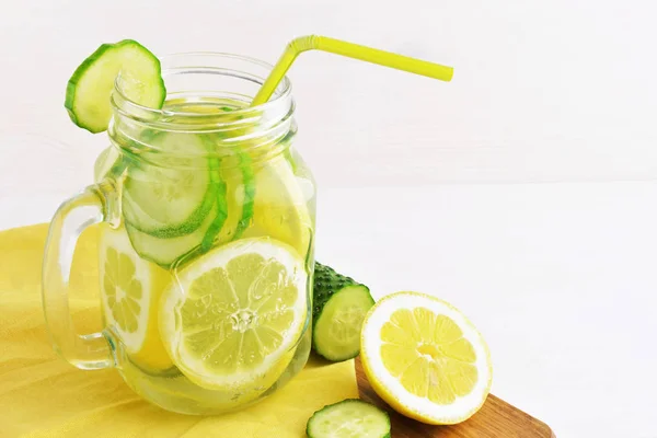 Detox lemon cucumber water — Stock Photo, Image