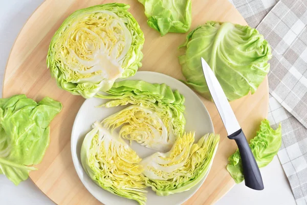 Fresh chopped head of cabbage — Stock Photo, Image