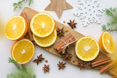 portakal anisestars, tarçın ve ardıç şube