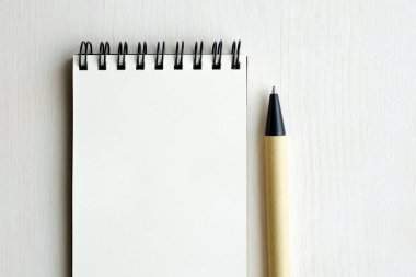 Defter ve kalem mockup