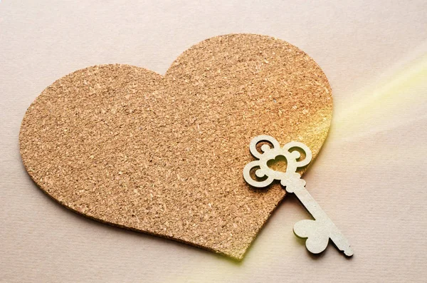 Clave para el corazón como símbolo de amor — Foto de Stock