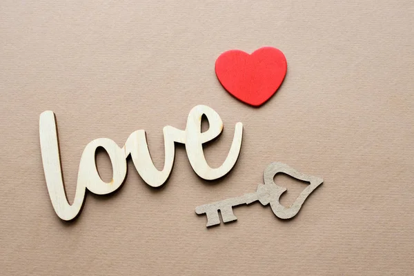 Encontrar la clave del corazón como símbolo de amor — Foto de Stock
