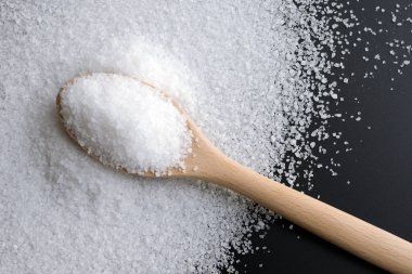 tahta kaşık deniz tuzu