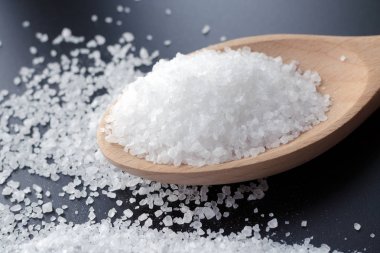 tahta kaşık deniz tuzu