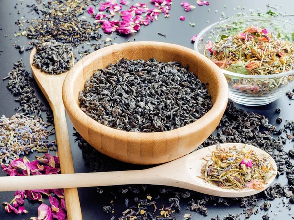 Dry black and herbal tea — Stock Photo, Image