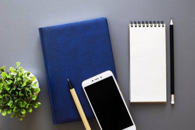 Organizatör, smartphone ve Kırtasiye ofis masaları