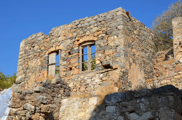Starověké trosky opevněné malomocné kolonie. Ostrov Spinalonga, Kréta, Řecko. — Stock fotografie