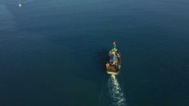 Vue aérienne du bateau de pêche — Video