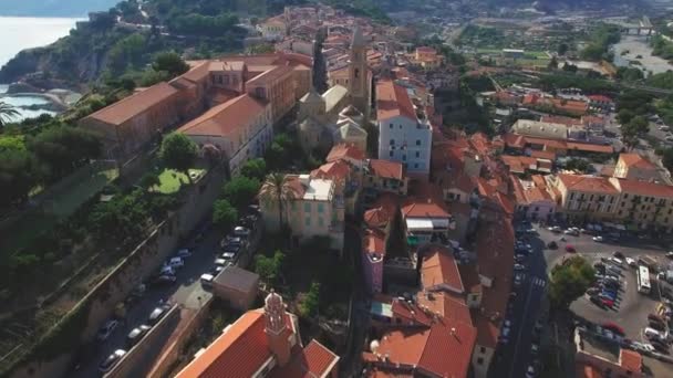 Luchtfoto van de oude stadswijk, Ventimiglia, Italië, juli 2017. — Stockvideo