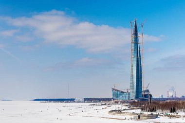 Yüksek katlı sahilde Bina İnşaatı.