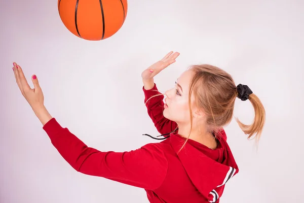 Meisje Sportkleding Met Een Basketbal — Stockfoto