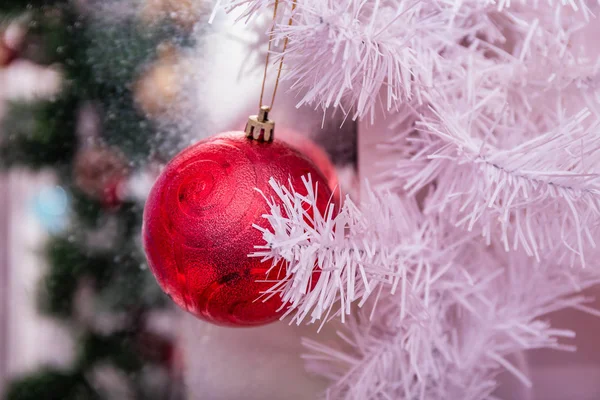 Hračky Vánočním Stromě Vánoční Světla Svíčky — Stock fotografie