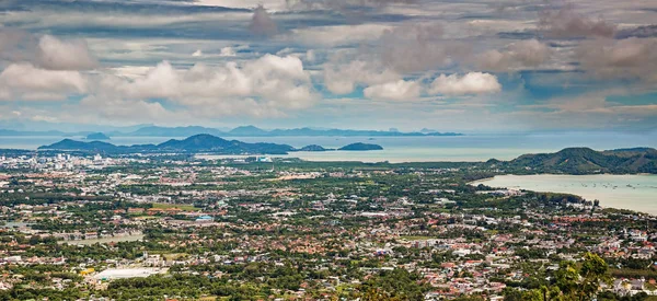 Phuket, Tayland, Büyük Buda 'nın gözlem güvertesinden manzara. Muhteşem bir manzara..