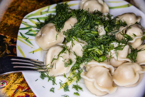 Ryska Dumplings Med Smör Och Örter — Gratis stockfoto