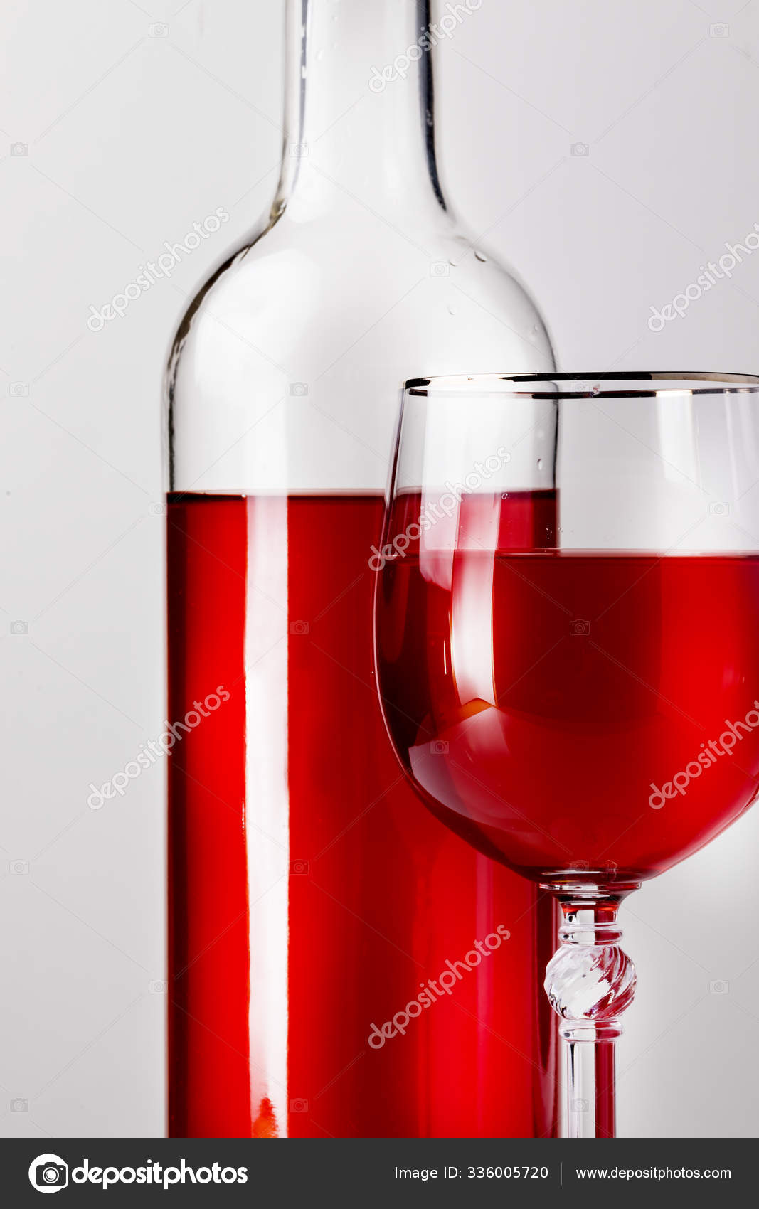 Bottle Glass Red Wine Table Dark Background — Free Stock Photo © SPphot