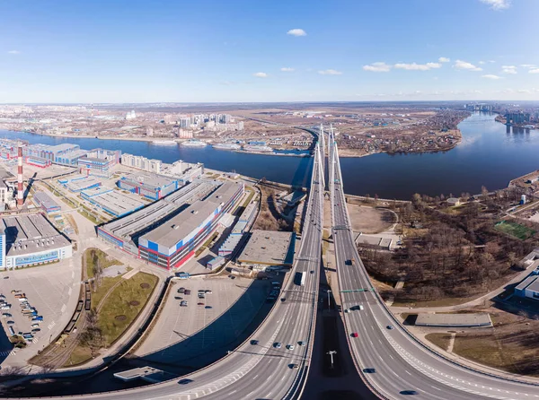 Szentpéterváron Oroszország Mozgás Obukhov Híd Neva Folyó Felett Autópálya Áthalad — Stock Fotó