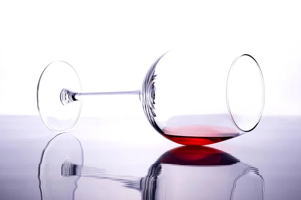 Glaset Med Rött Vin Sin Sida Ett Glas Rött Vin — Stockfoto