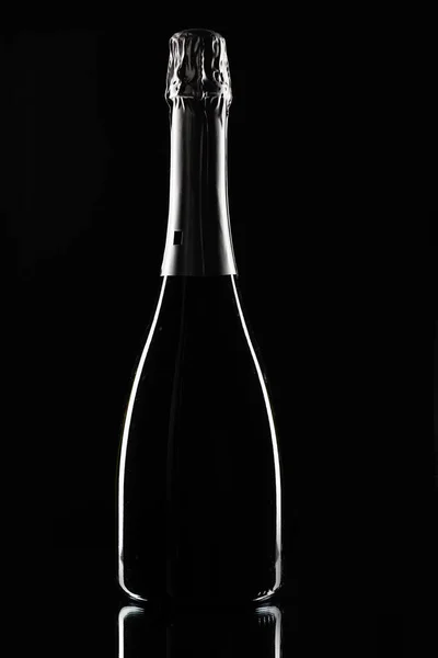 Eine Flasche Wein Auf Schwarzem Hintergrund Das Foto Mit Dem — Stockfoto