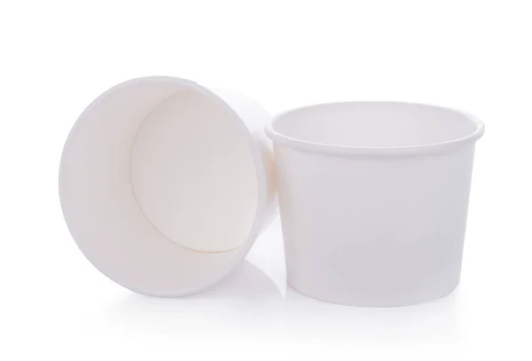 Біла паперова чашка на білому фоні — стокове фото