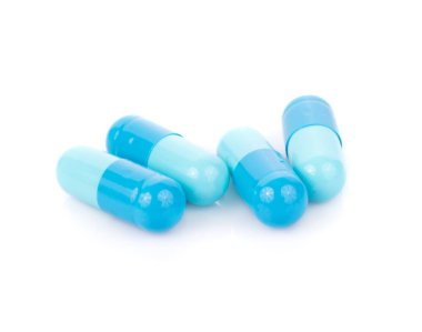 hap kapsülleri beyaz arkaplanda izole