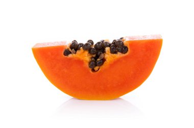 Papaya beyaz arka planda izole edilmiş