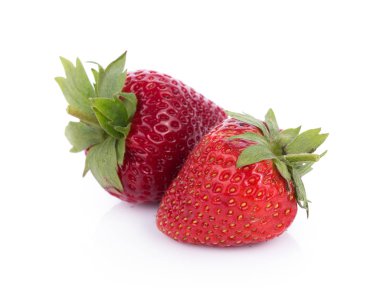 Beyaz arka plan üzerinde izole tatlı çilek