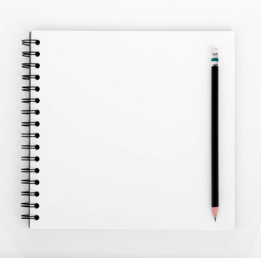 boş gerçekçi spiral defter ve kalem üzerinde beyaz bac izole