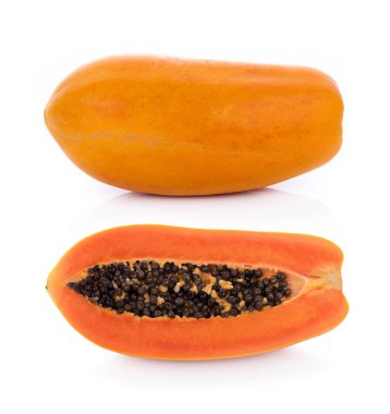 Papaya beyaz arka planda izole edilmiş