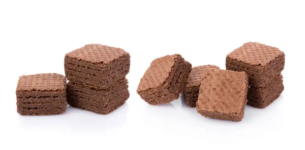 Waffelwürfel mit Schokolade isoliert auf weißem Hintergrund — Stockfoto