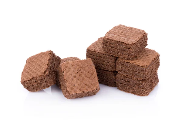 Cubos de obleas con chocolate aislado sobre fondo blanco — Foto de Stock