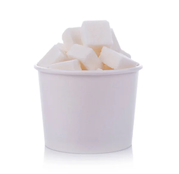 Cubo de açúcar no fundo branco — Fotografia de Stock