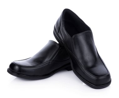 Siyah deri ayakkabılar beyaz arkaplanda izole.