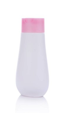 Beyaz arka plan üzerinde beyaz plastik şişe