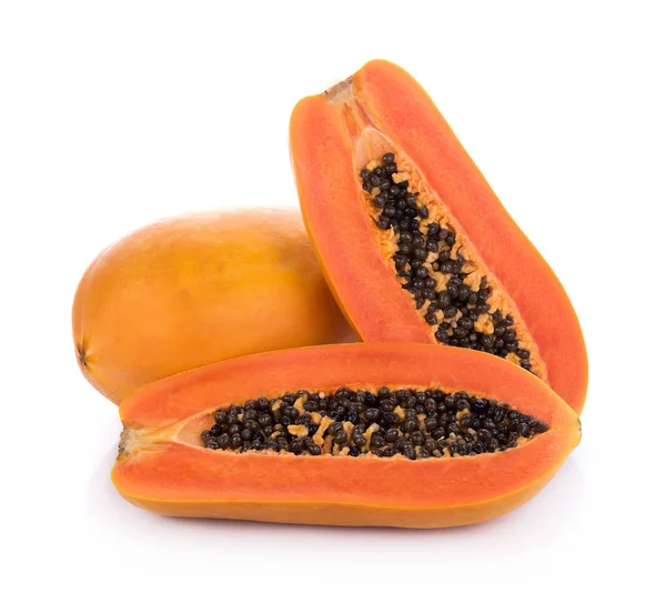 Papaya beyaz arka planda izole edilmiş