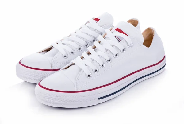 Klassiska vita sneakers isolerad på vit bakgrund — Stockfoto