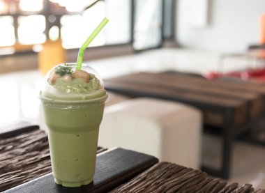 Kafe arka planda Matcha yeşil çay