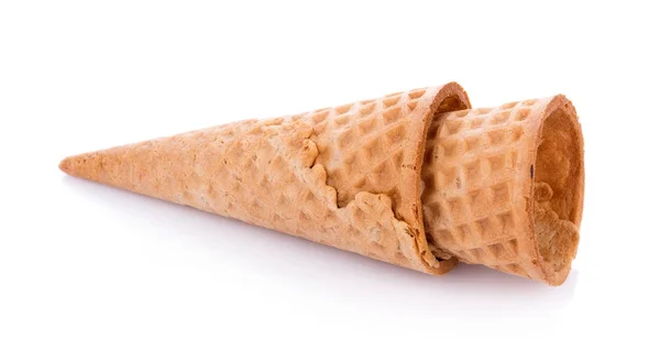 Dolce cono di wafer isolato su sfondo bianco — Foto Stock