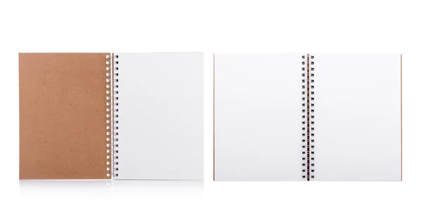 Üres realisztikus spirál jegyzetfüzet, elszigetelt fehér background — Stock Fotó
